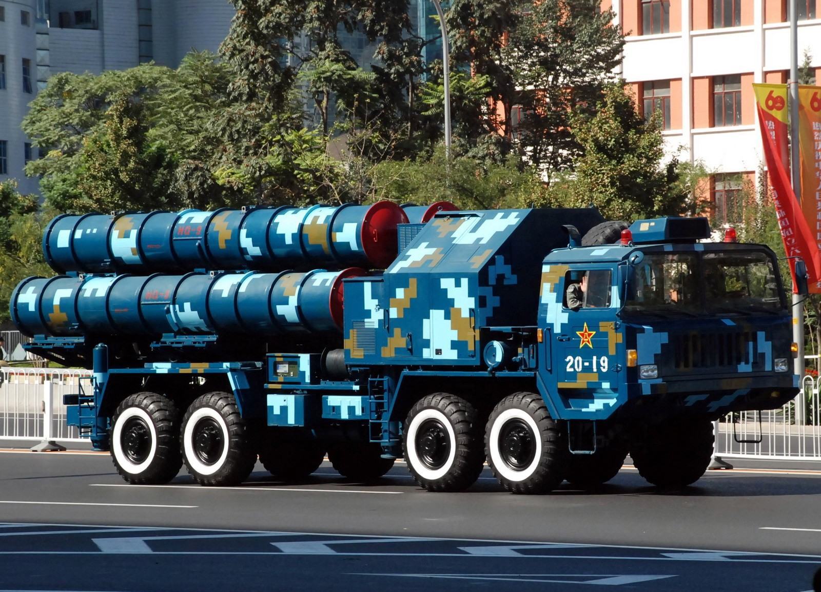 Chinese_HQ-9_launcher_1.jpg
