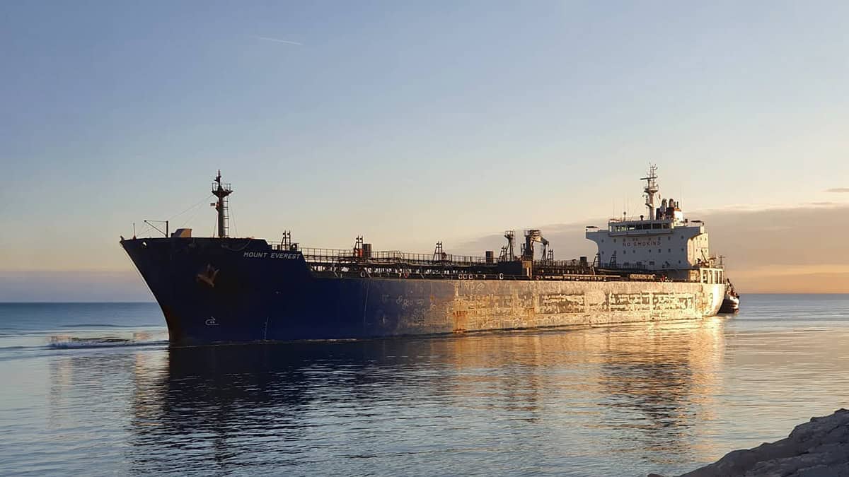 oil-tanker-global-shipping.jpg