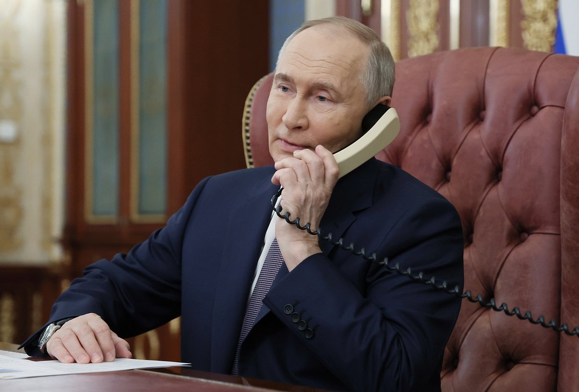 putin_phone_1.jpg