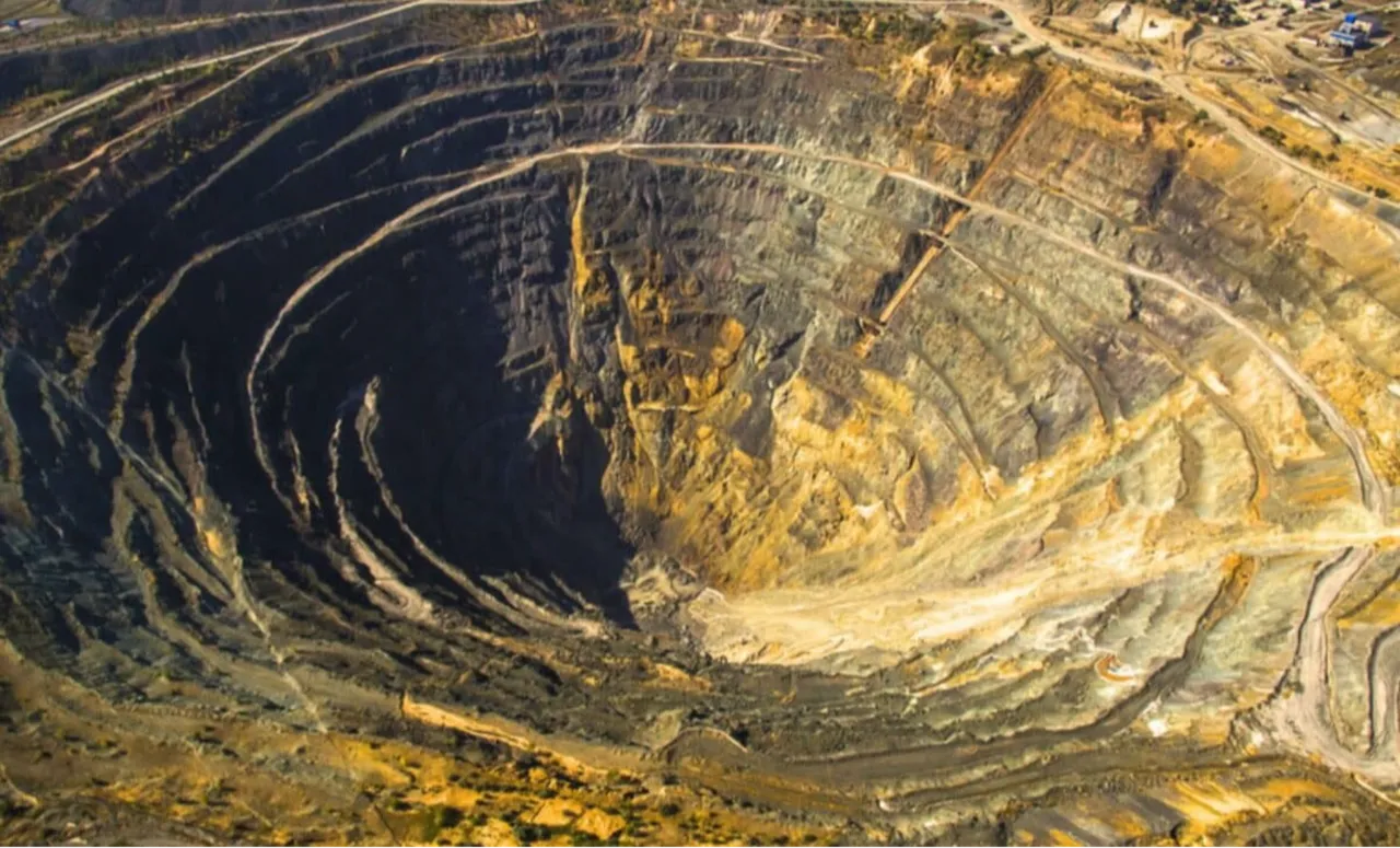 tum-dunyayi-etkileyecek-dev-rezerv-bulundu-her-yerden-altin-fiskiriyor-1772834_photogallery_20260223154416_2.jpg
