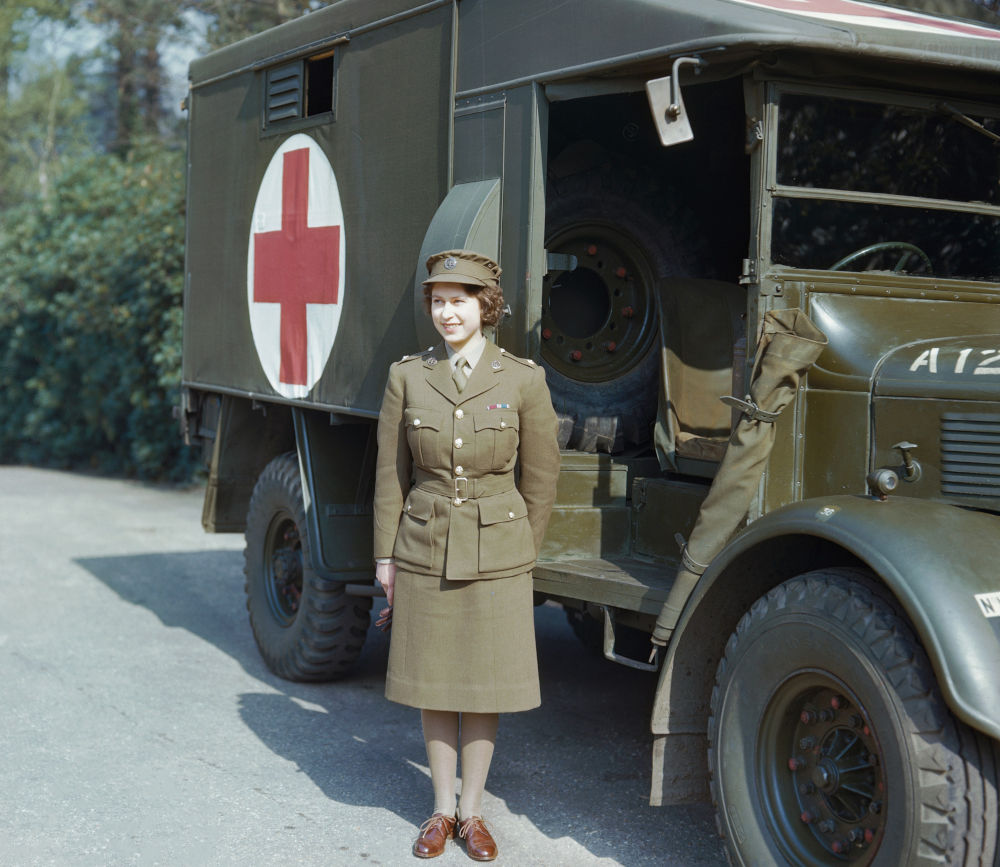 Princess_Elizabeth-1945.jpg
