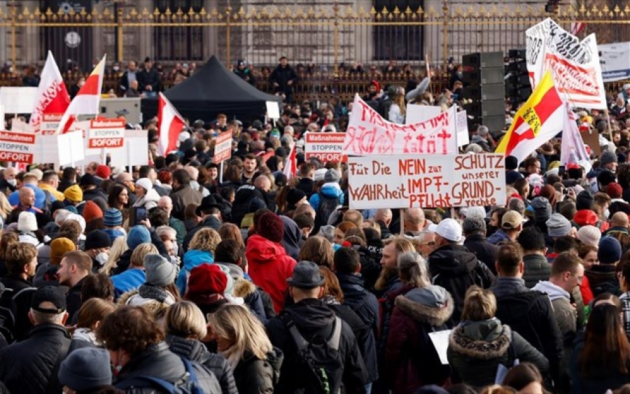 Αυστρία: Χιλιάδες διαδηλωτές στους δρόμους της Βιέννης ενάντια στη «δικτατορία του κορωνοϊού»